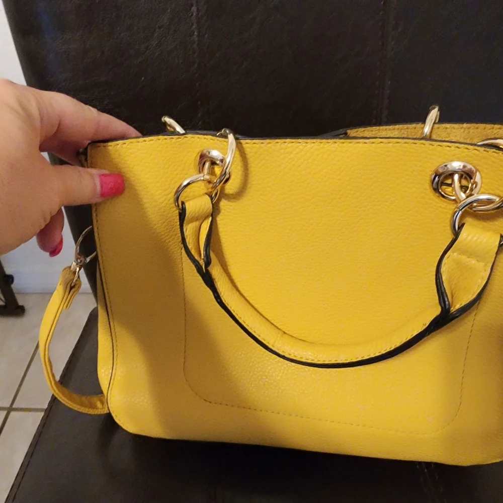 EUC yellow Marc New York purse - Picture 2 of 4